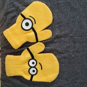 DESPICABLE ME WINTER GLOVES